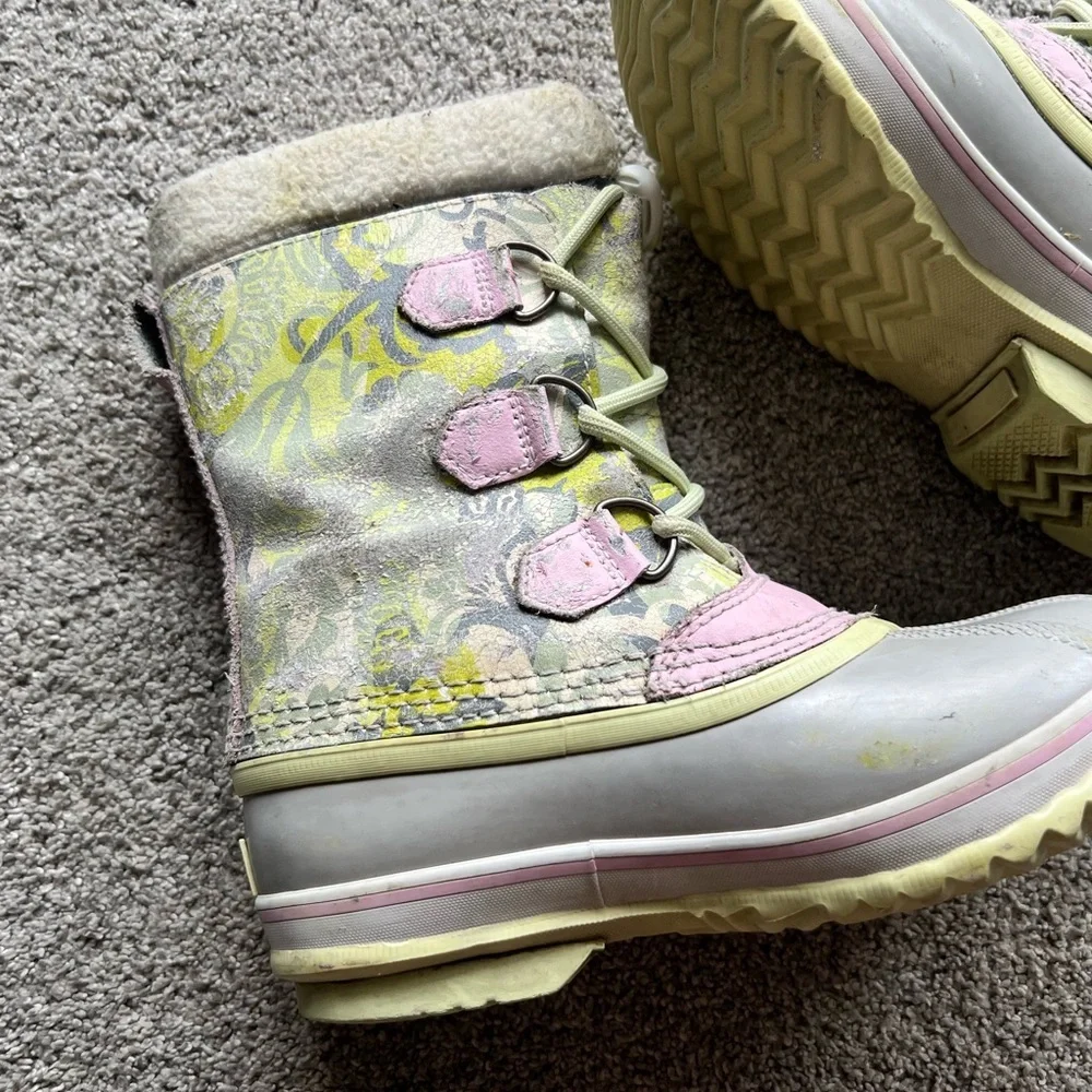 SOREL 'Yoot Pac' Girls Size 2 Winter Boots Lime Gray Chartreuse & Pink Leather